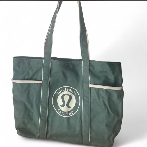 Lululemon Daily Multi-Pocket Tote Bag 20L | Medium Forest/White Opal - Picture 3 of 7
